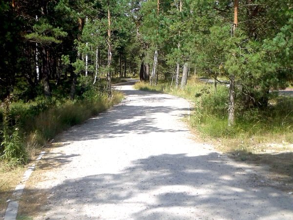 Latarnia morska Stilo — metalowa wieża 33,4 m, malowanie czarno-biało-czerwone